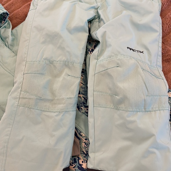 Girls Arctix snow/ski suit. Size L - Picture 5 of 15